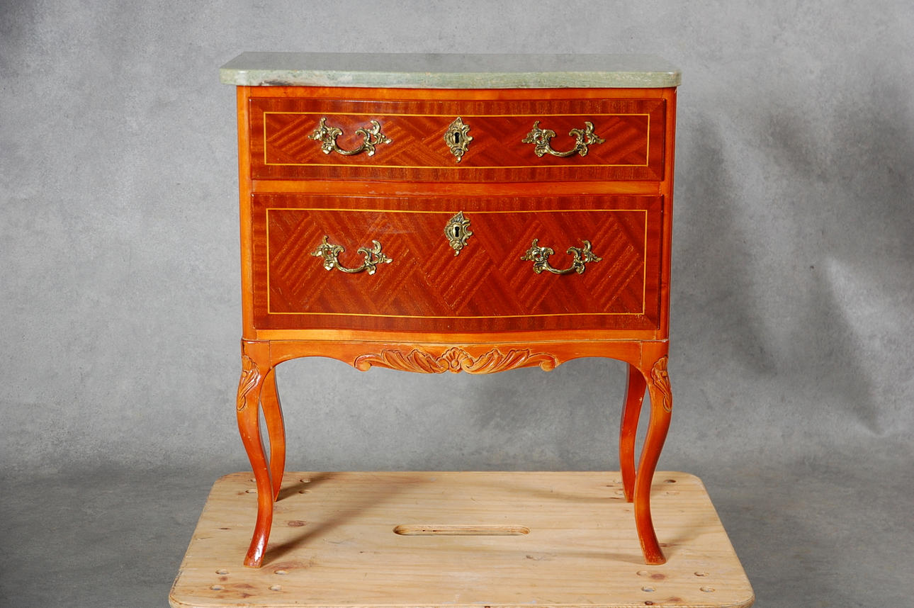 BYRÅ med stenskiva, 1900-tal.