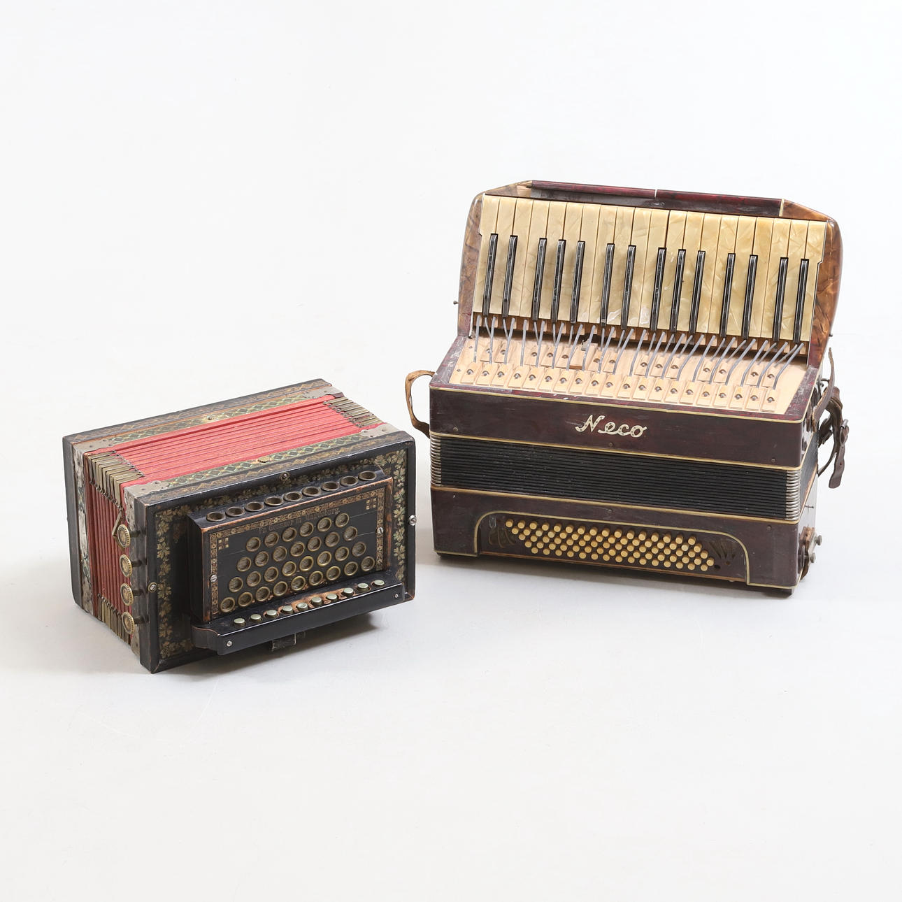 Dos acordeones del siglo XX.