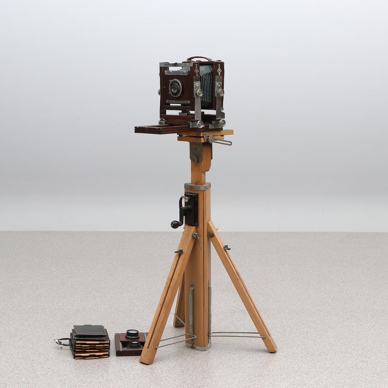 A BELLOWS CAMERA, F Deckel, München Compur-Rapio, circa 1900.