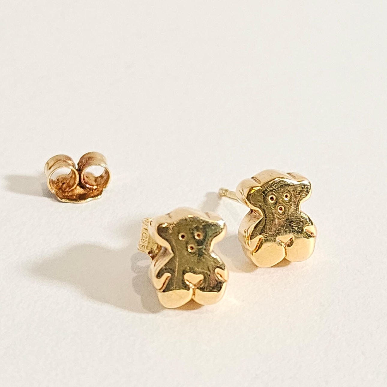 TOUS. PENDIENTES DE OSITOS EN ORO AMARILLO DE 18K.