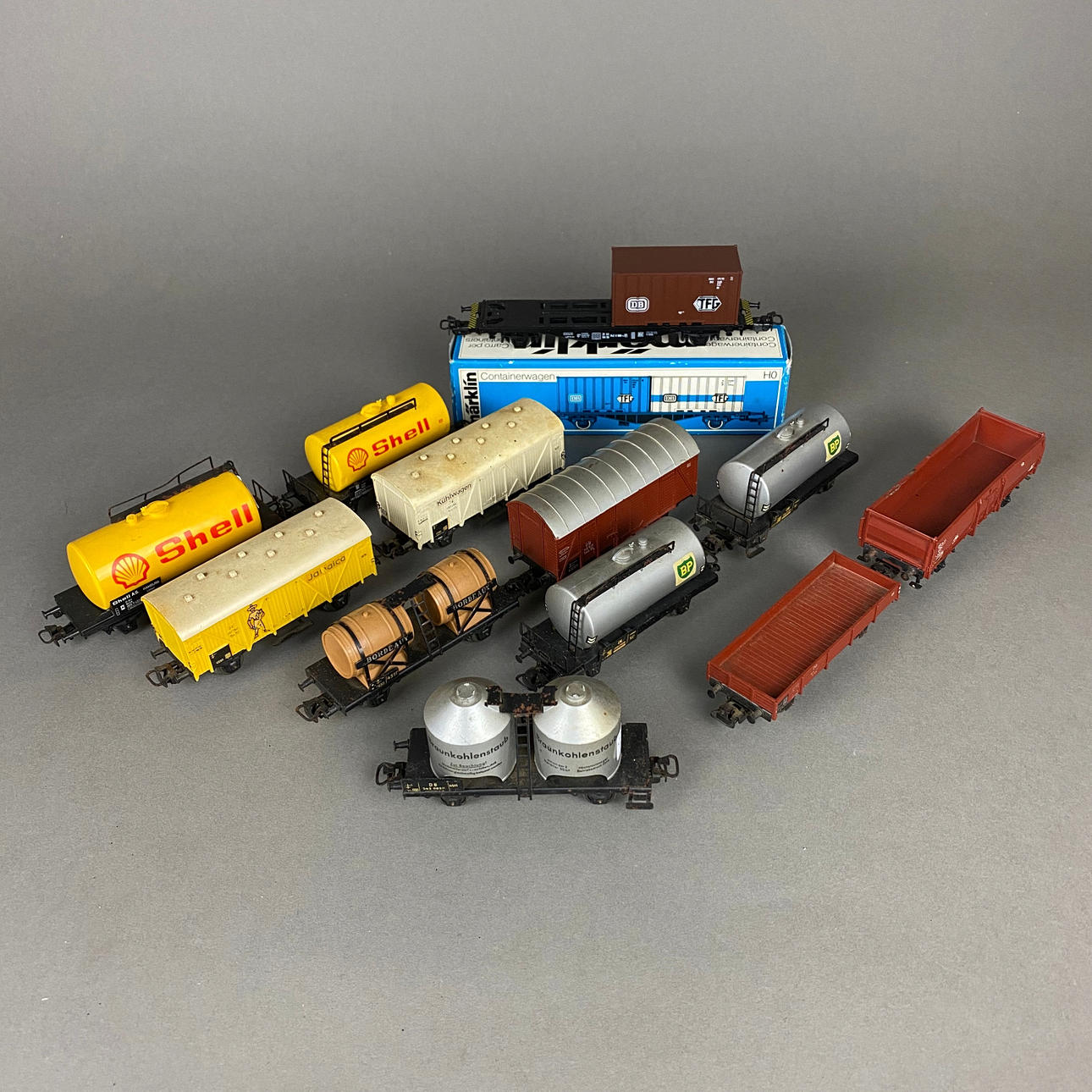 - MÄRKLIN EISENBAHN freight car set - 12 pieces.