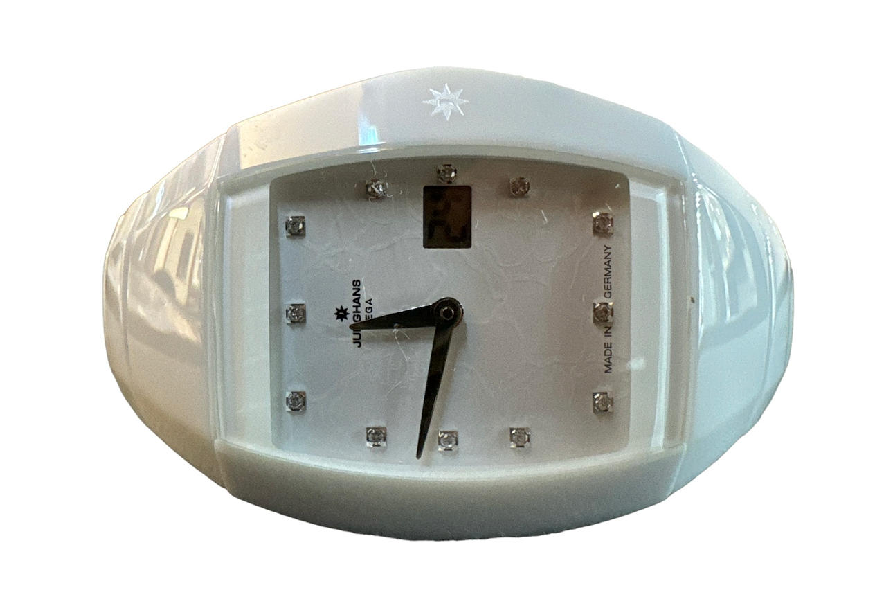 Junghans Aura Quadra radiostyrd klocka.