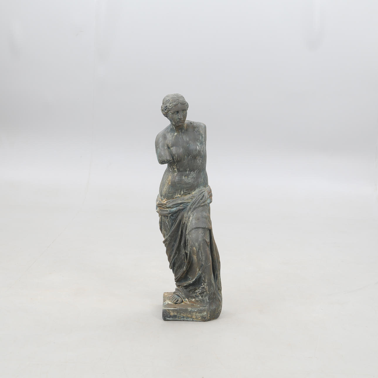 FIGUR, Frau, wahrscheinlich Gips.