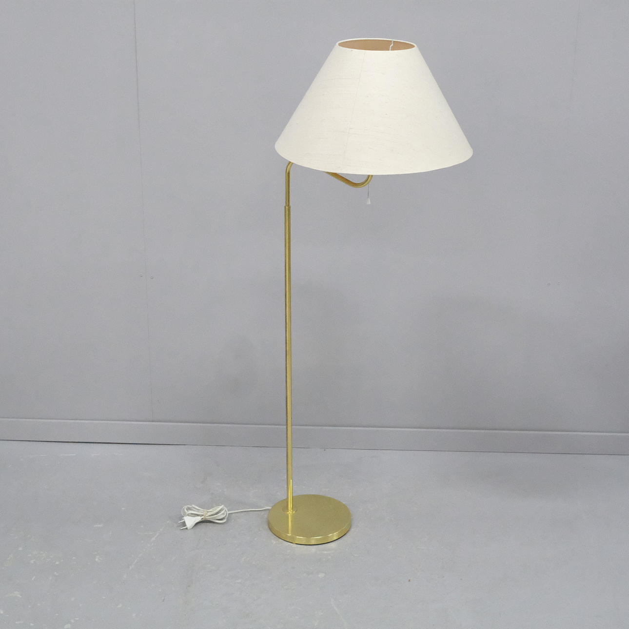 ROCK BEAM FLOOR LAMP.