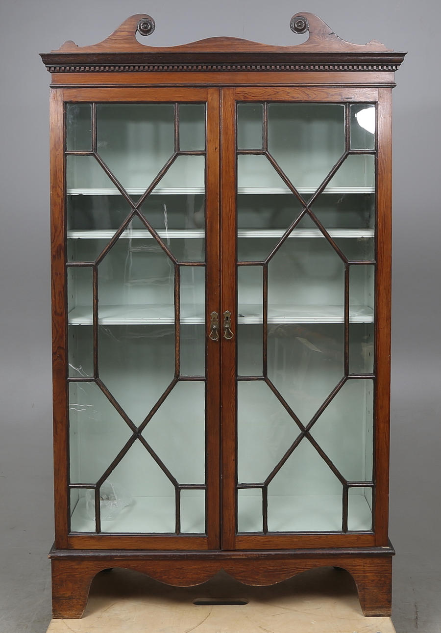 SKÅP, chippendale-stil, 1800-tal.