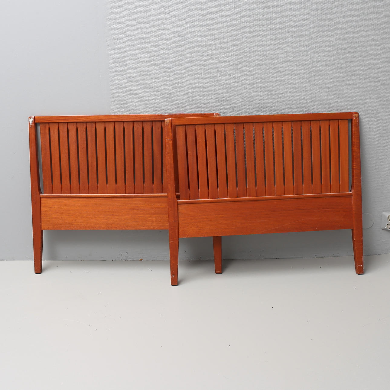 CARL MALMSTEN. Sänggavlar, 2 st, Bodafors.