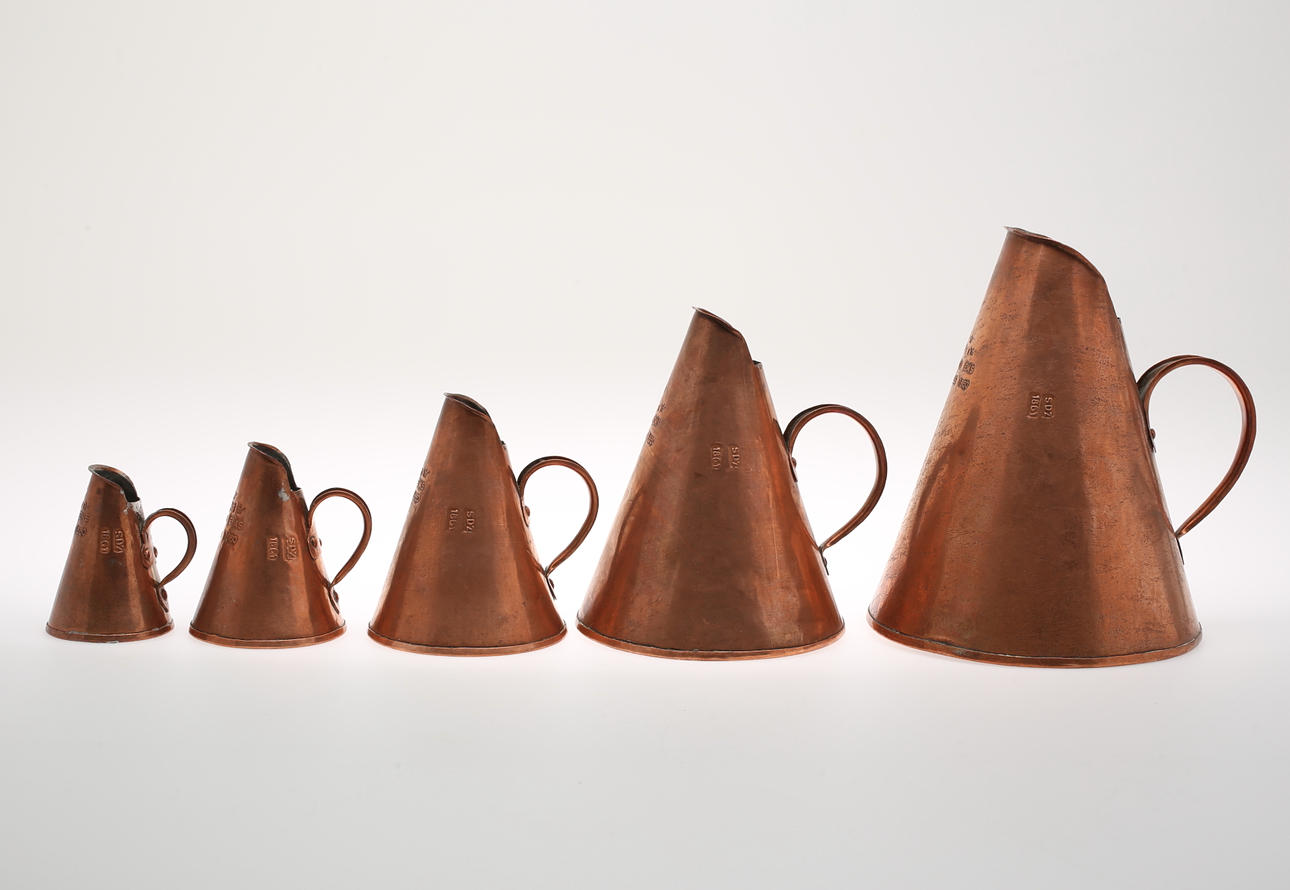 KANNMÅTT, 5 delar, stämplade och krönta.