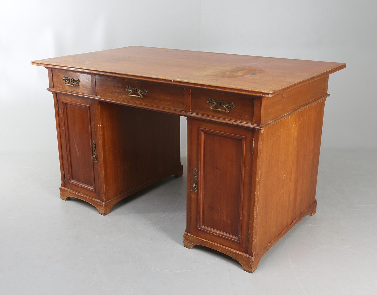 SKRIVBORD, fristående modell, 1900-talets första kvartal.