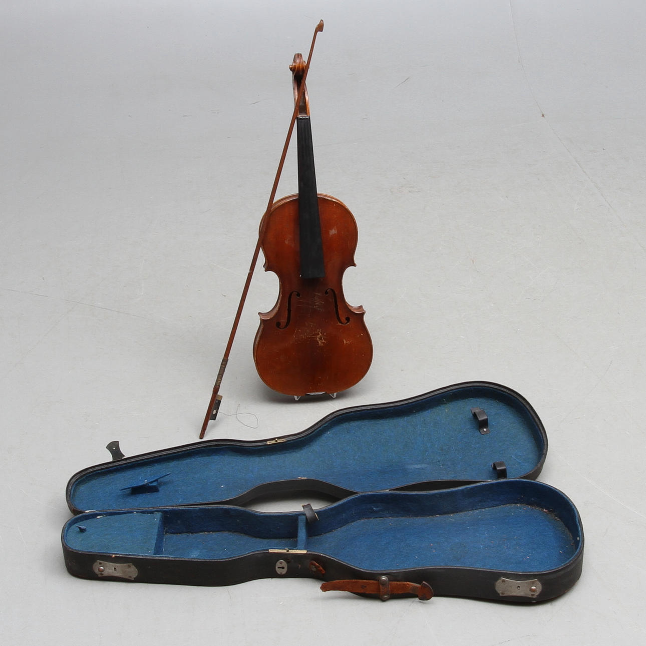 FIOL, Invändigt etikettmärkt "Nicolaus Amatus in Cremona 1633", troligen tidigt 1900-tal.