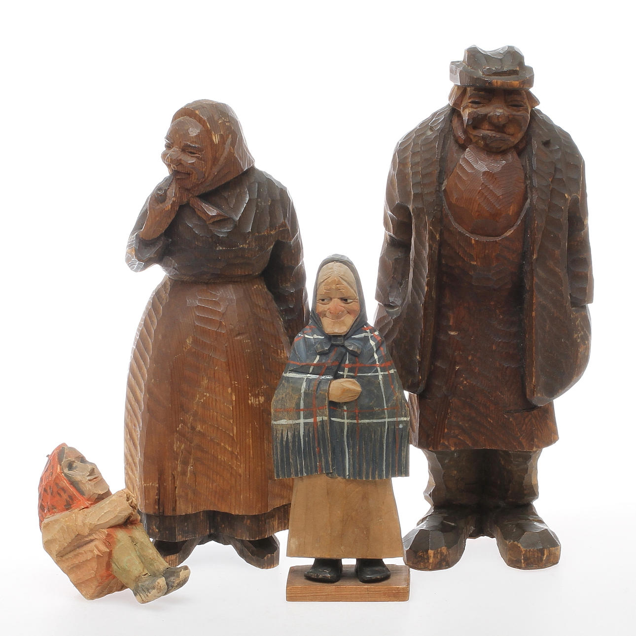 FIGURINER, 4 st, träskurna, delvis signerade och daterade.