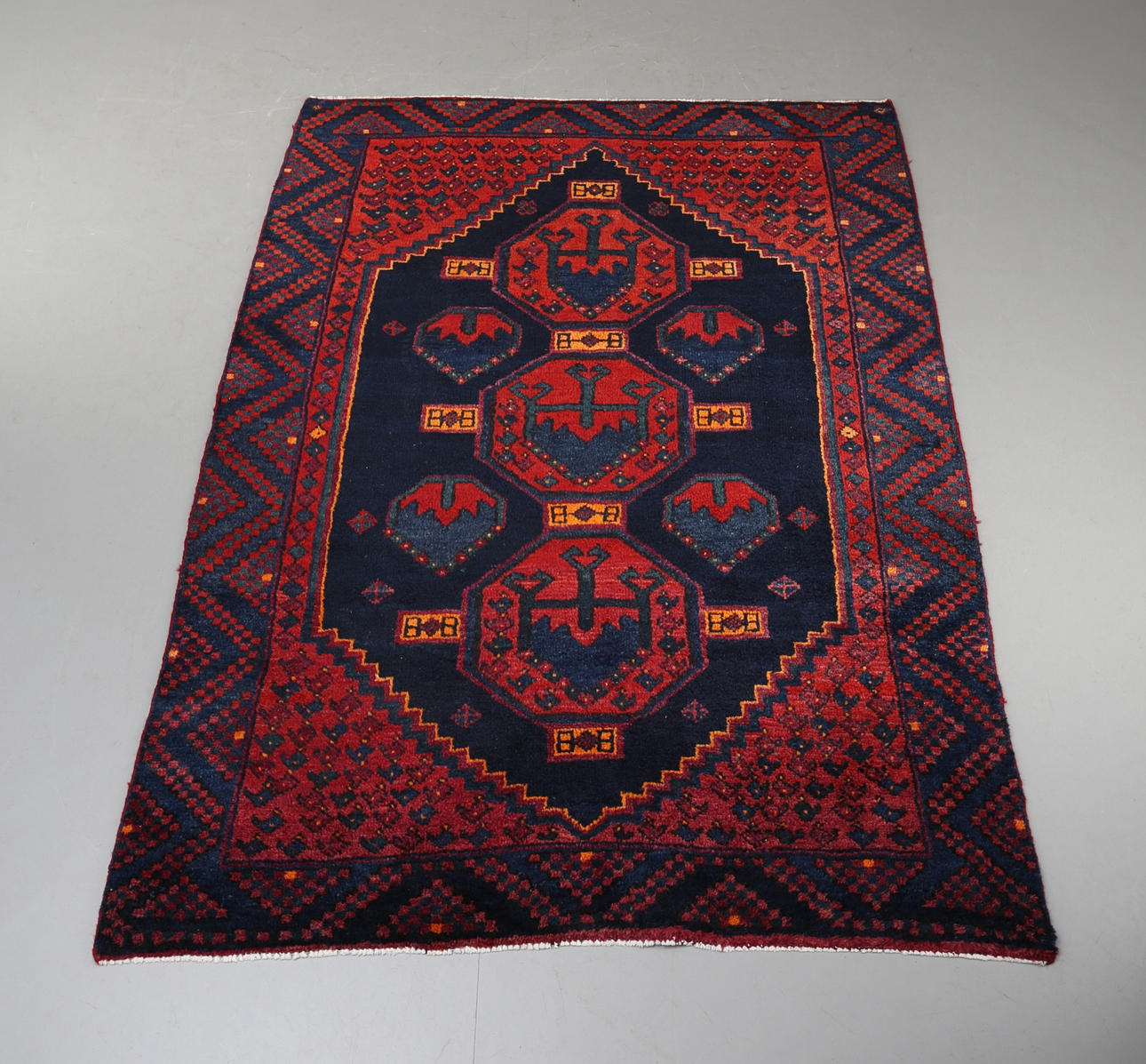 MATTA, Iran, handknuten, 205 x 145 cm.