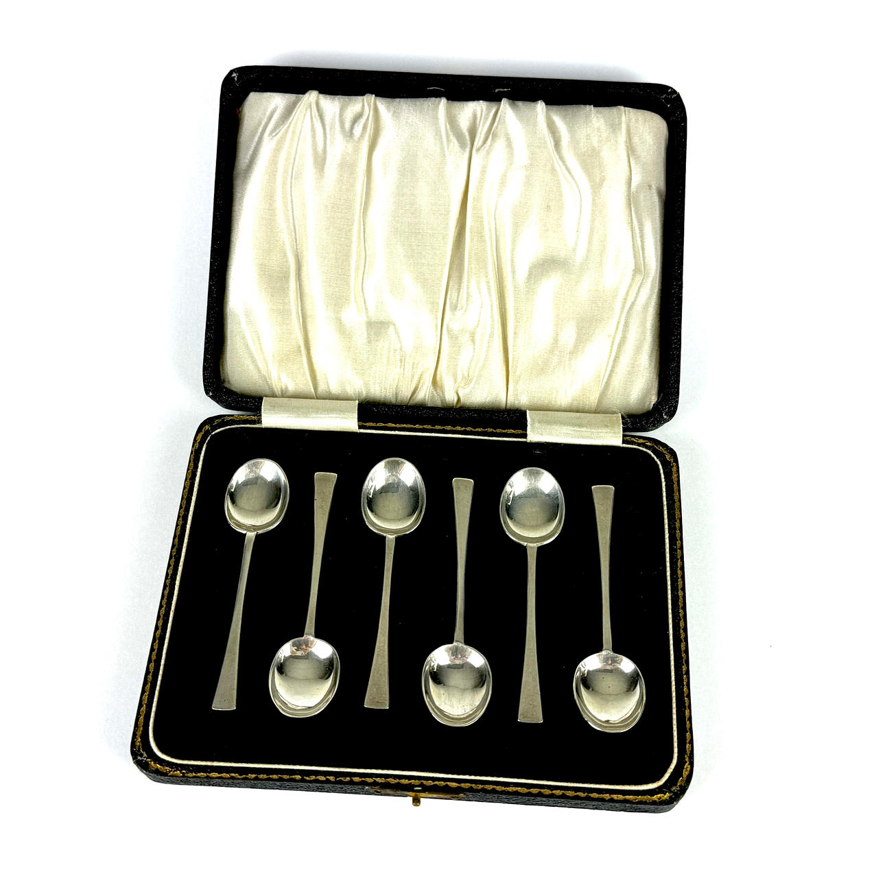 SET OF SIX SILVER ART DECO TEASPOONS.