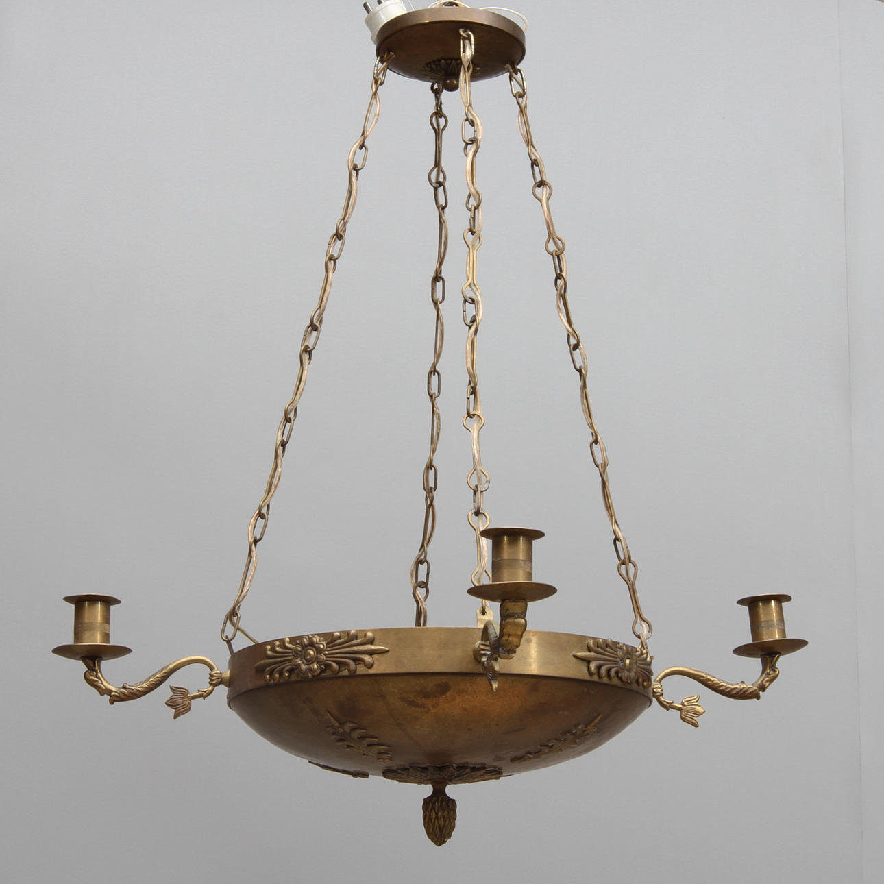 TAKAMPEL, mässing, empirstil, omkring 1900.