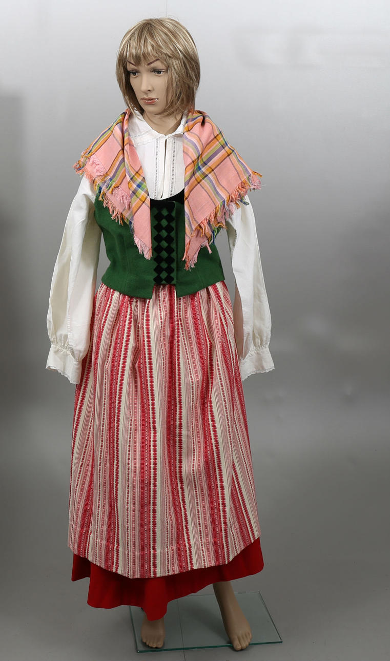 FOLKDRÄKT, Bjäredräkt, bestående av blus, kjol, väst, klut och 2 förkläden, 1994.