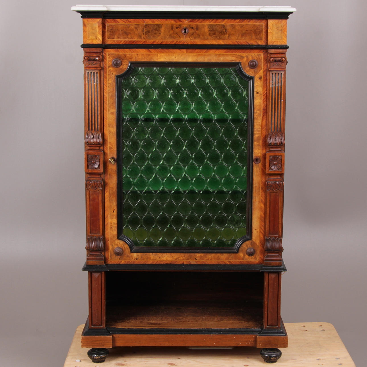 VITRINSKÅP/BARSKÅP, med stenskiva, 1800-talets andra hälft.