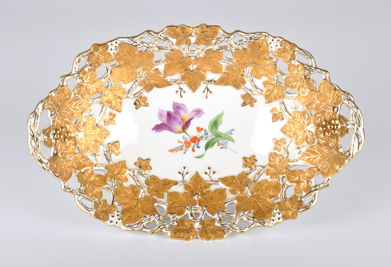 PORZELLAN MANUFAKTUR MEISSEN. genombrott skal. 2: a val. 1900-tal.