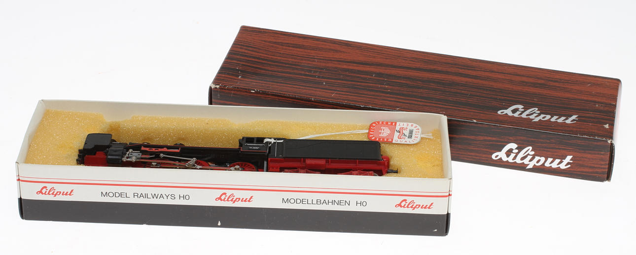 MODELLTÅG LILIPUT ånglok 102 00 BR 38 i originalkartong.