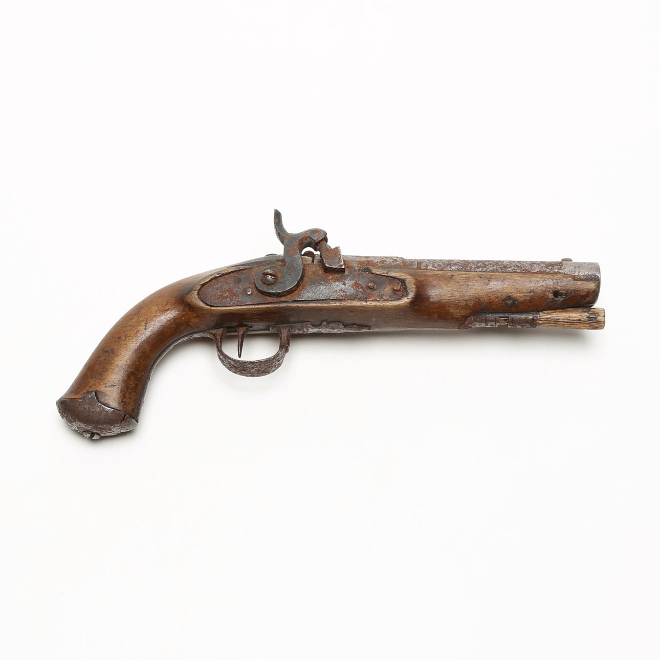 An early 19th century pistol with clasp.