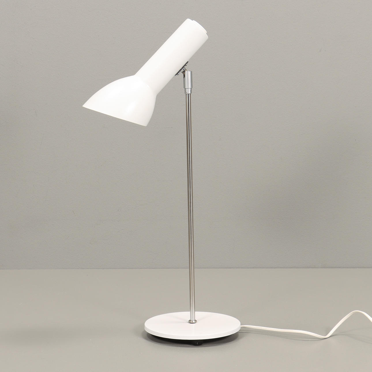 ESTEPA VACÍA. Lámpara de sobremesa, «Oblique», CPH Lightning.