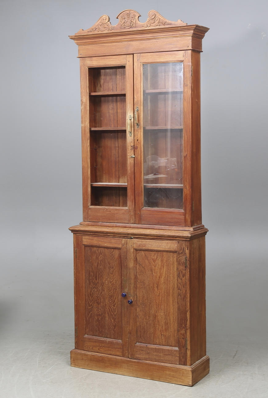 SKÅP, glasade dörrar, 1900-tal.