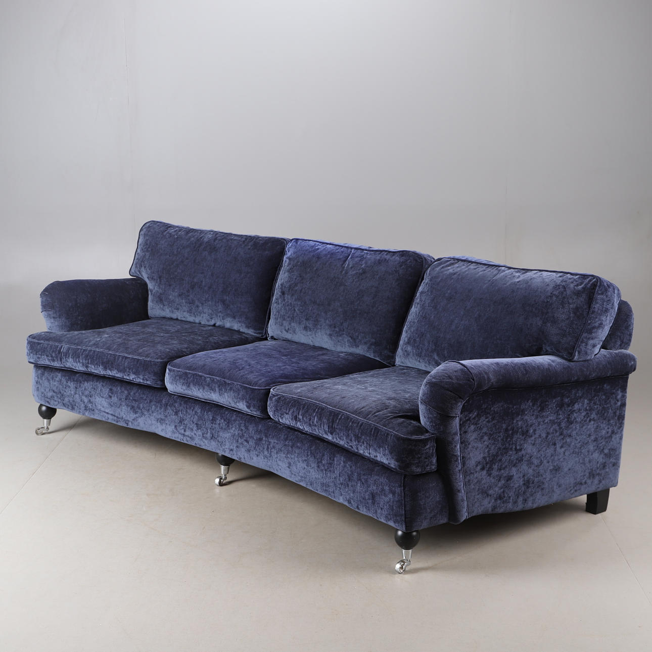 SOFFA, Howard-modell, blå textilklädsel.