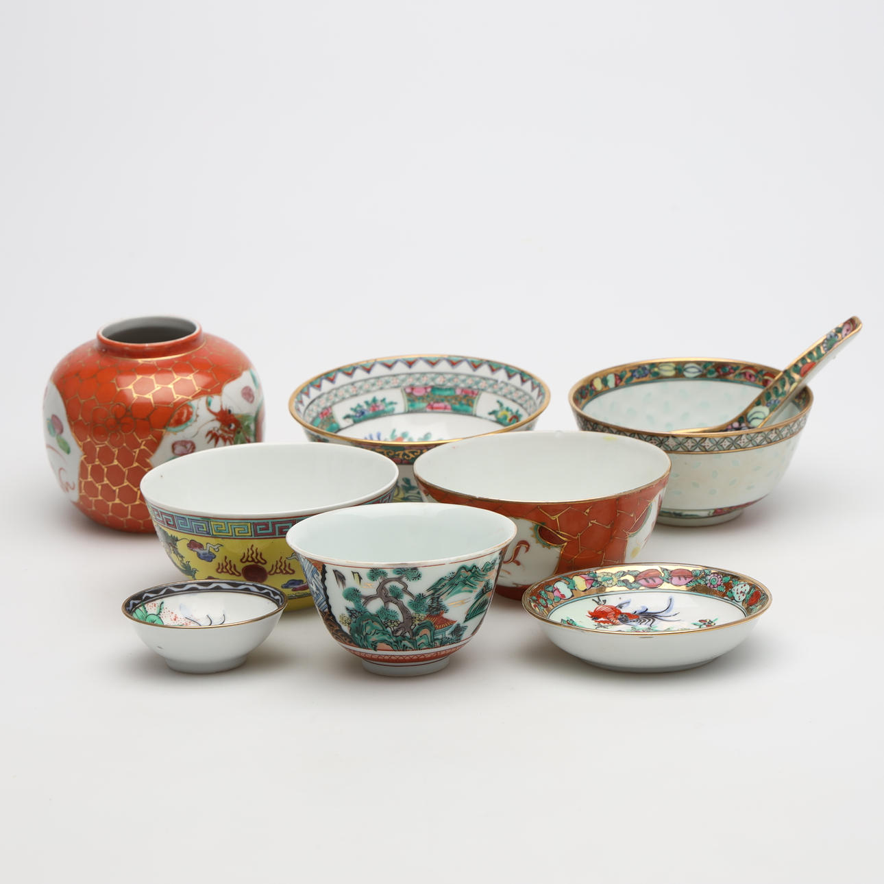 ASIATISKT PORSLIN, 9 delar.