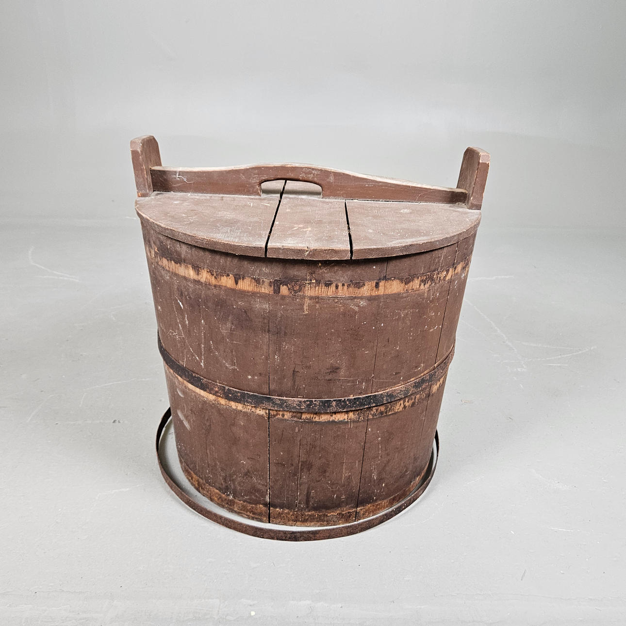 TRÄTUNNA med lock, allmoge. 18/1900-tal.