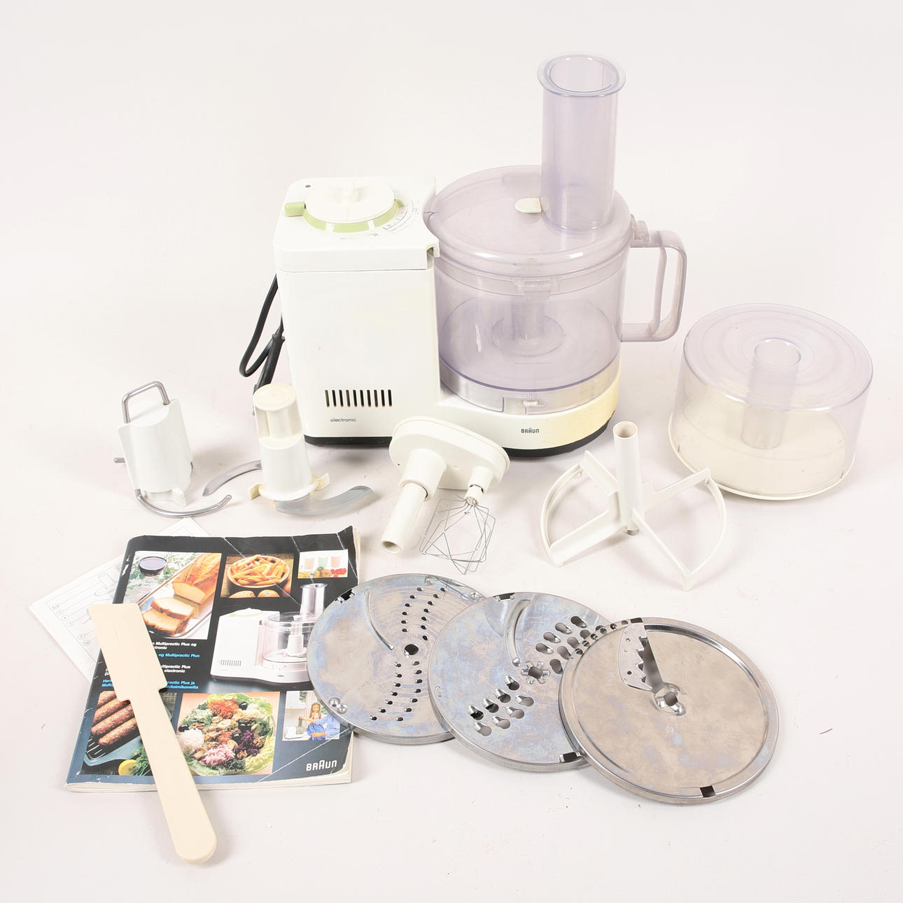 KITCHEN MACHINE WITH ACCESSORIES, Braun Multipractic Plus electronic, 1980s.