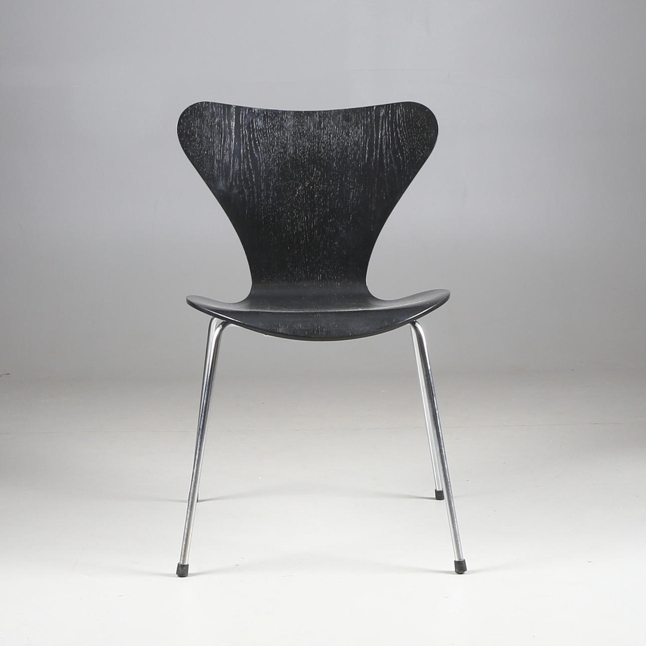 STOL, "Sjuan", Arne Jacobsen för Fritz Hansen, Danmark, 1998.