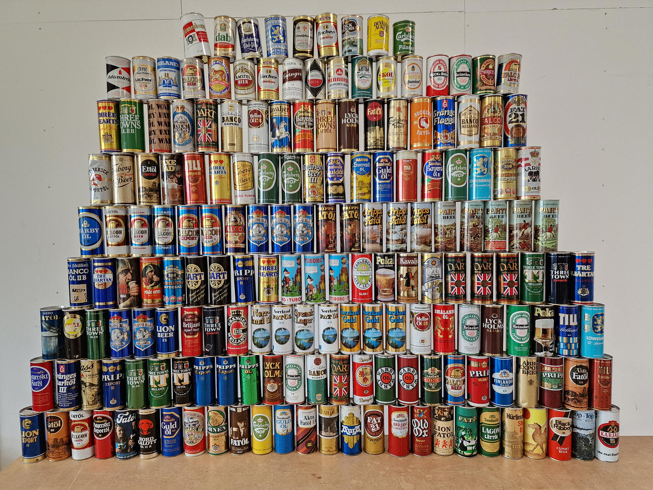 ÖLBURKAR, 180 st, plåt, 1960/70-tal.