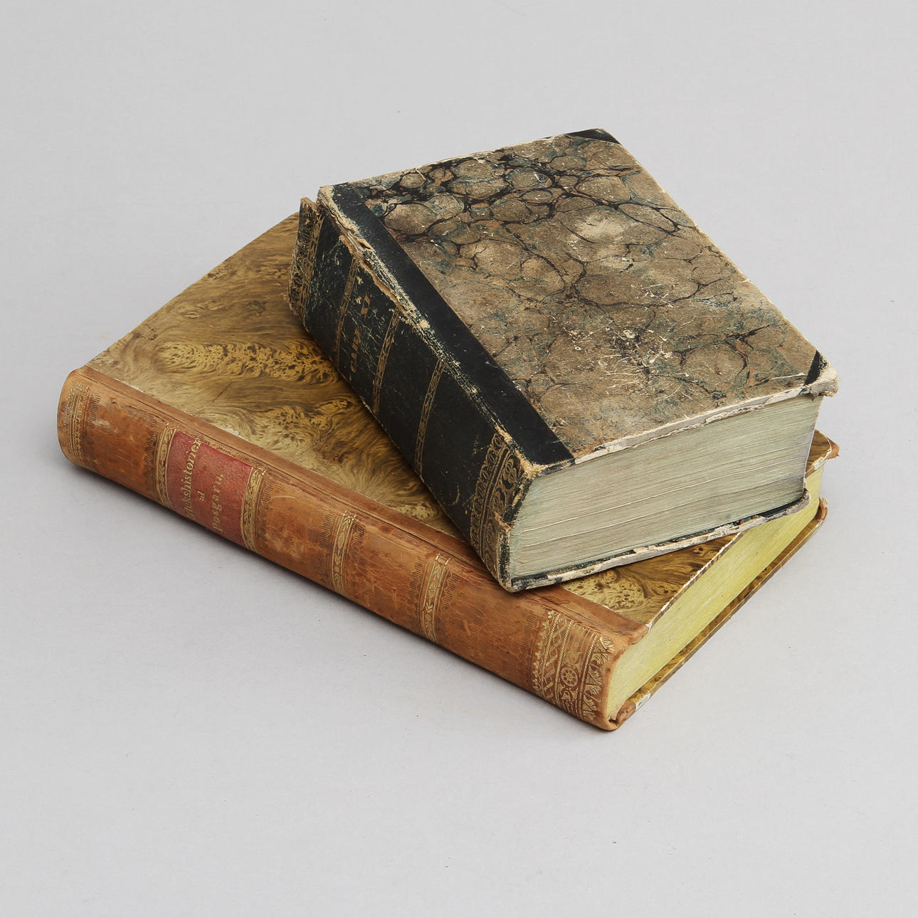 BOK, 2 st, "Hexeri-processen"Carl XI- Rabenius, 1845, "Kärlekshistorierna af Posgaru", 1833 samt.