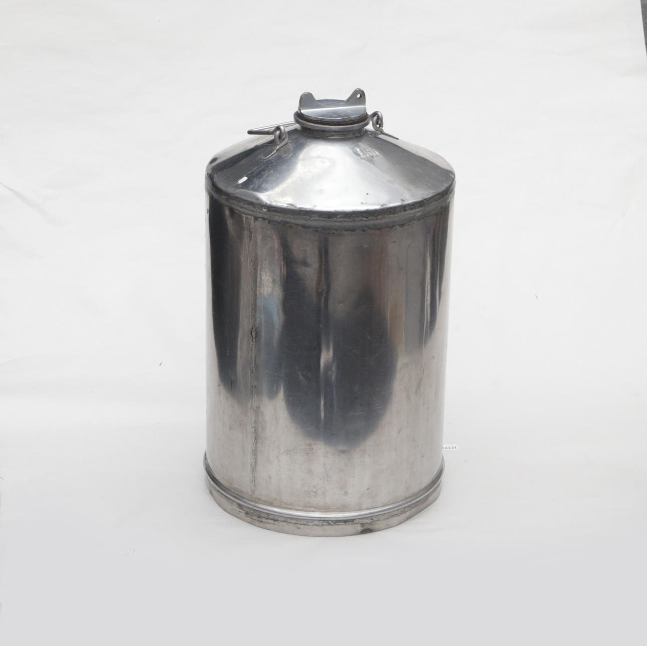 MJÖLKSPANN, med lock, metall.