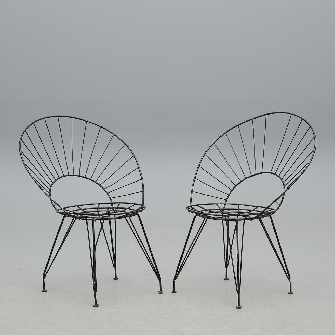 YNGVE EKSTRÖM. Ein Paar „Desirée“ -Stühle.