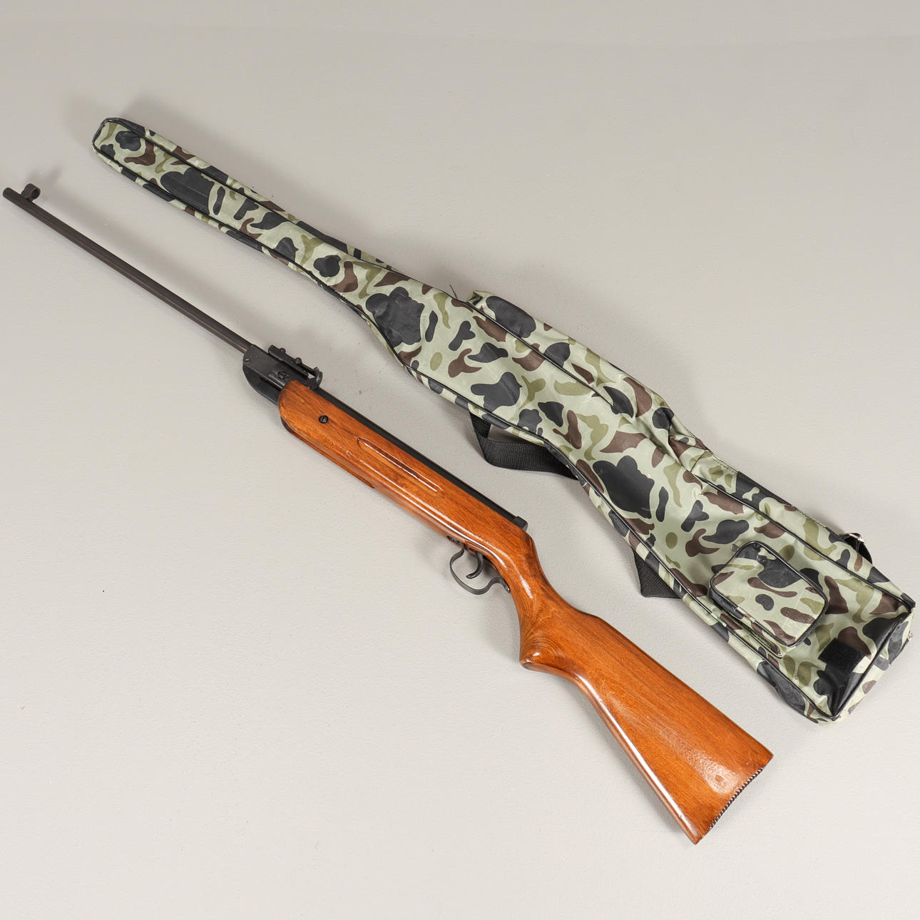 LUFTGEVÄR med fodral.