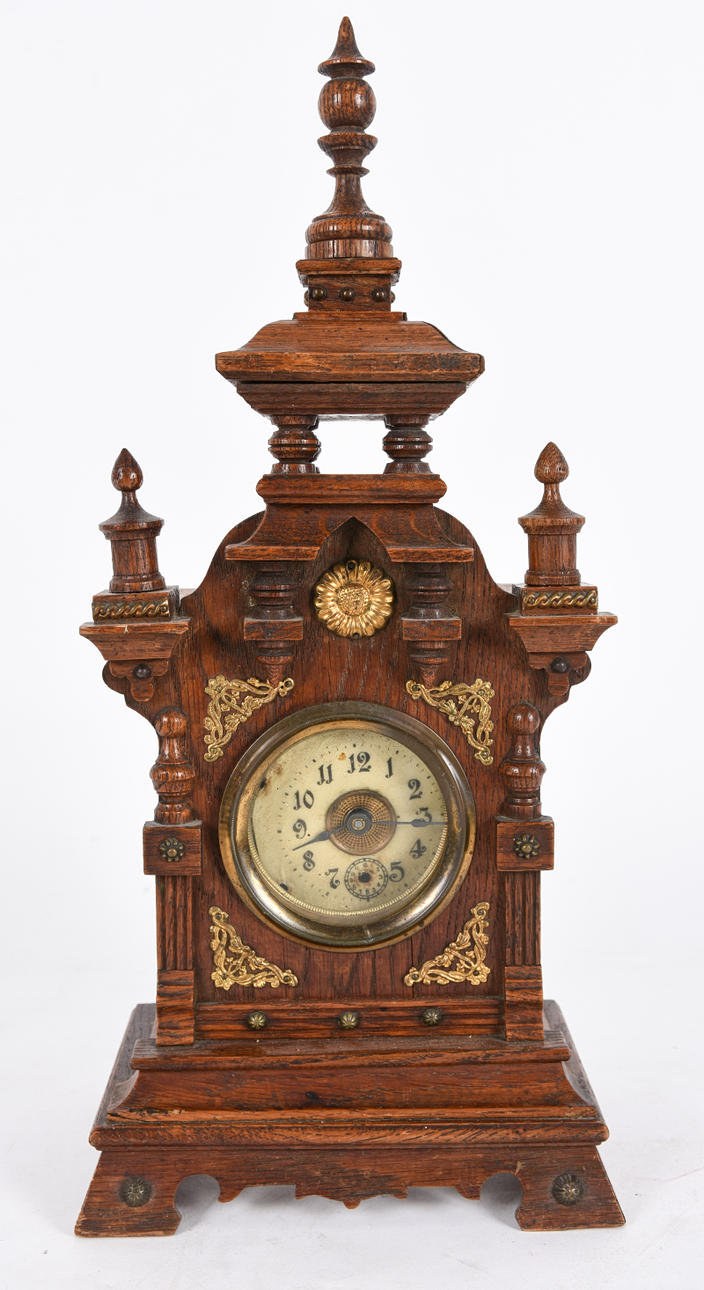 MANTEL KLOCKA. valnöt, Wilhelminska perioden.