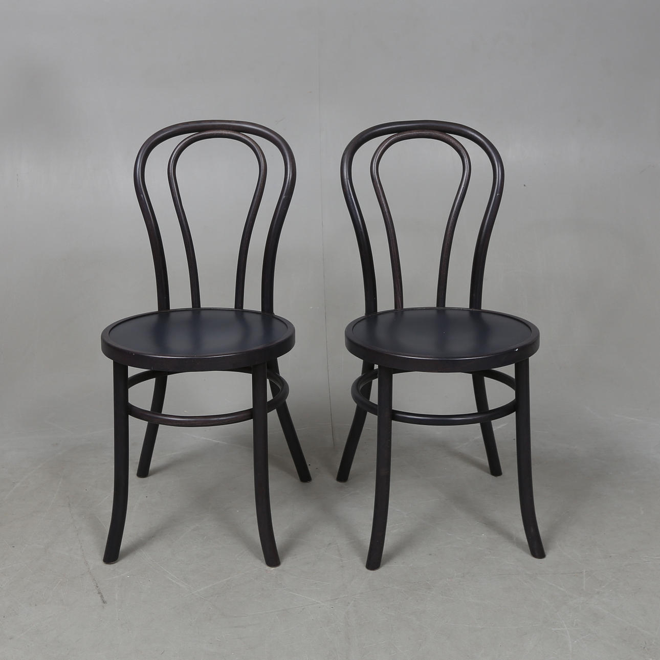 Ein Paar Bücherstühle „Bjurån“, IKEA, modern.