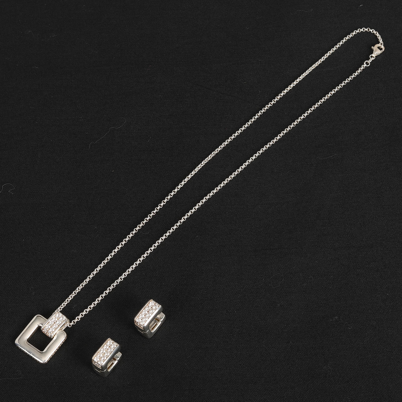 KAULAKORU JA KORVAKORUT, Sterlinghopea, Thomas Sabo.