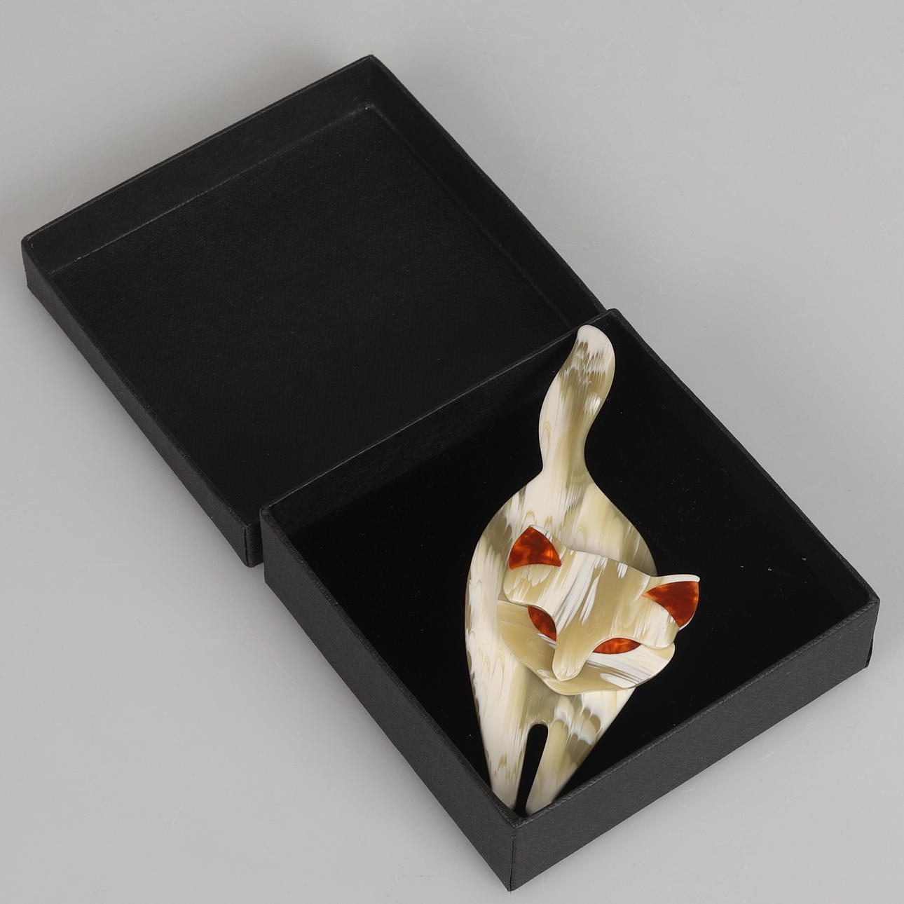 LEA STEIN. Brosche, Paris.