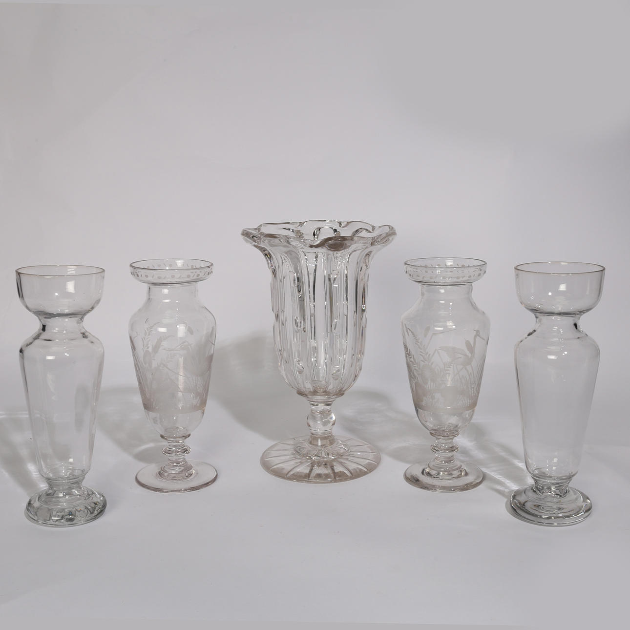 ETT URVAL AV GLASVASER FRÅN 1800-TALET OCH SENARE. Glas - Övrigt ...