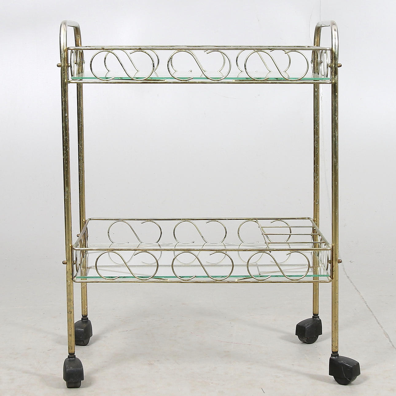 SERVERINGSVAGN, gulmetall och glas, 1900-talets andra hälft.