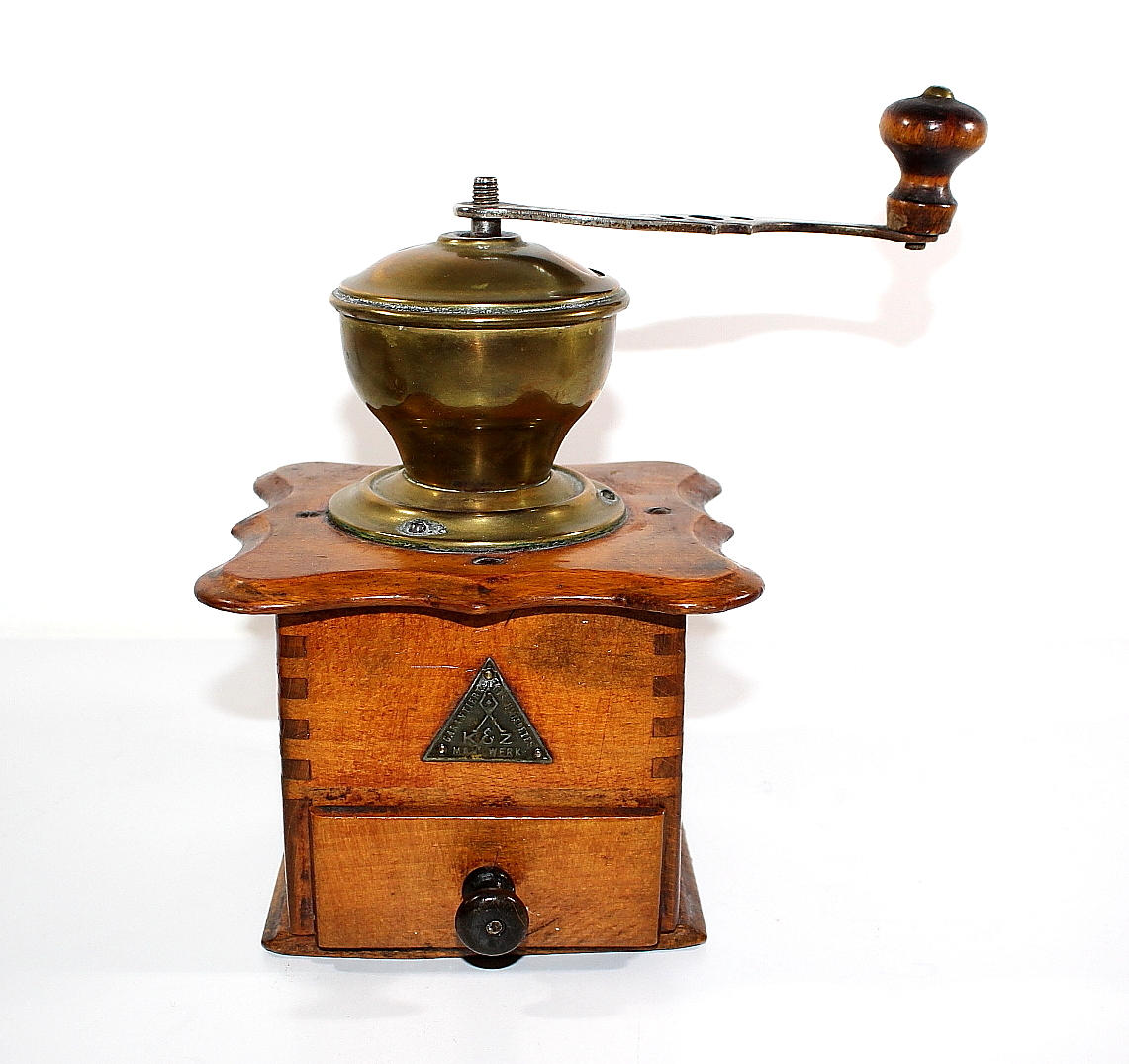 KAFFEKVARN, trä mässing, allmoge.