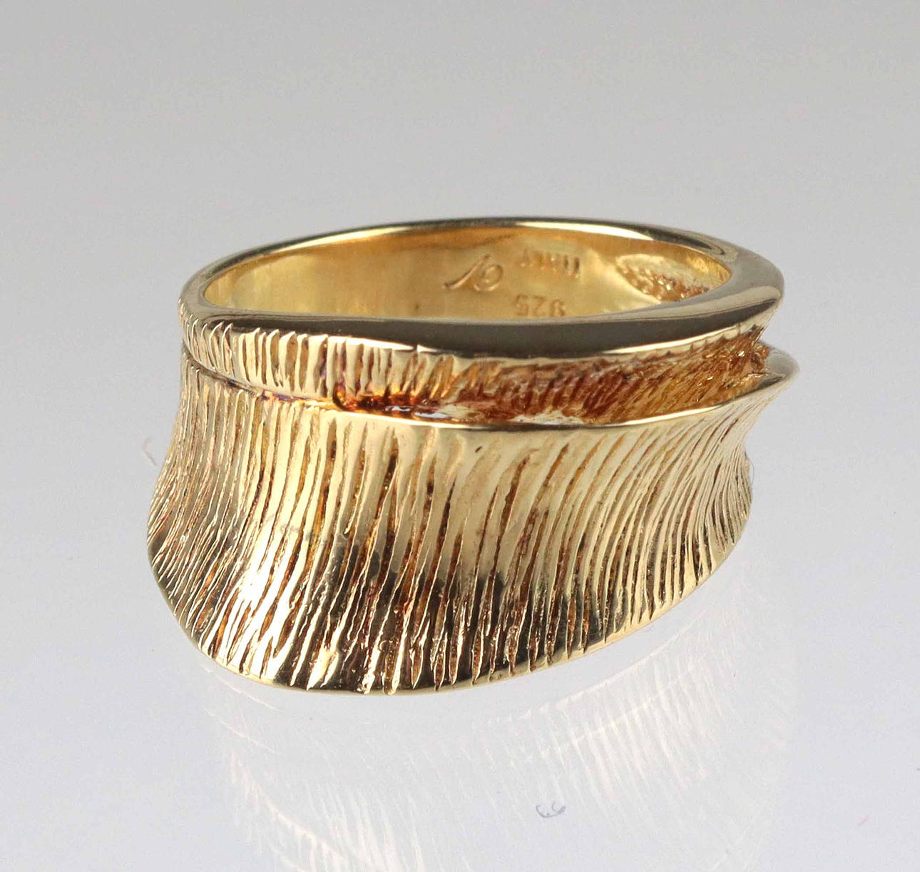 ITALIENISCHER DESIGNER RING, Silber vergoldet.