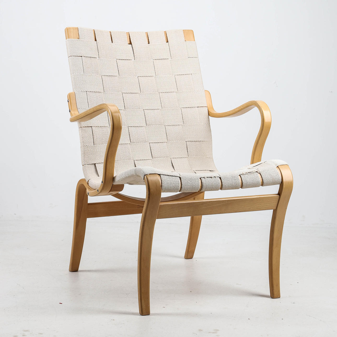 BRUNO MATHSSON. Fåtölj, "Mina", Bruno Mathsson International.