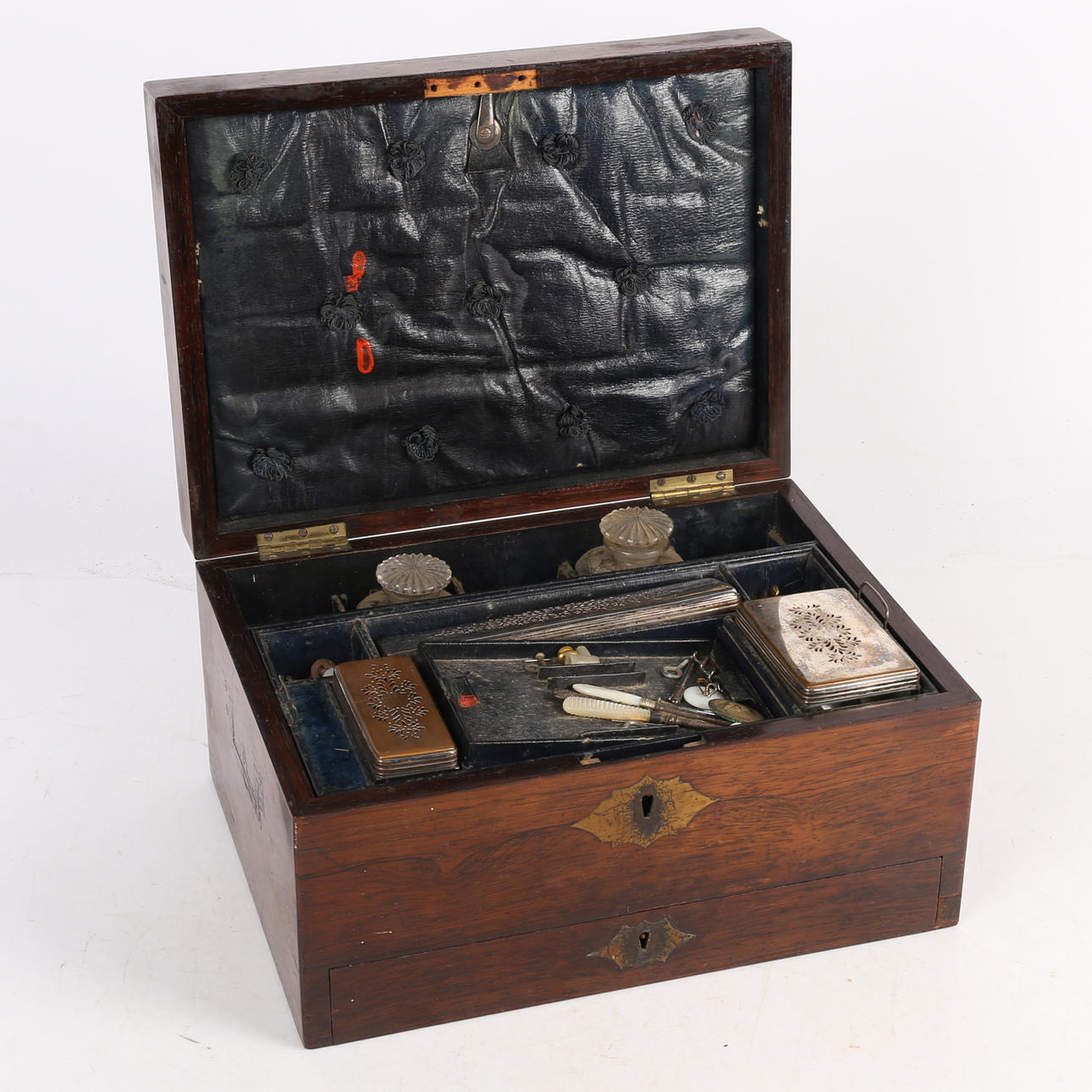 UN TOCADOR VICTORIANO DE PALISANDRO.