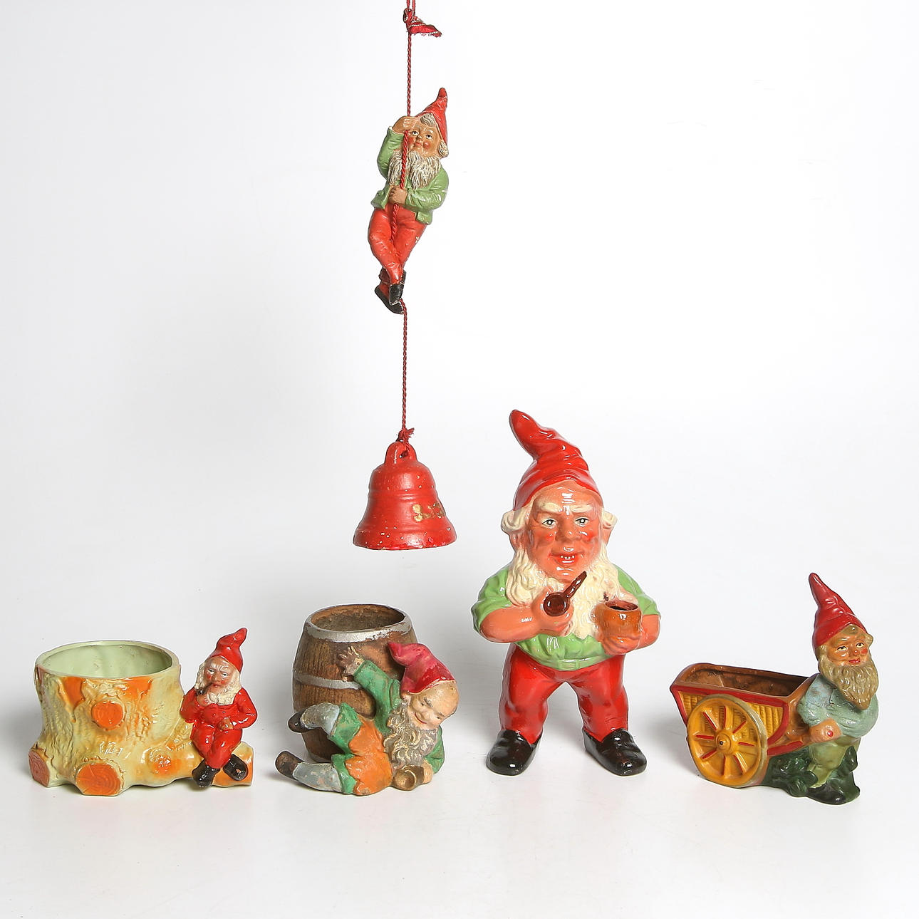 TOMTAR, 5 st, keramik. 1900-talet andra hälft.