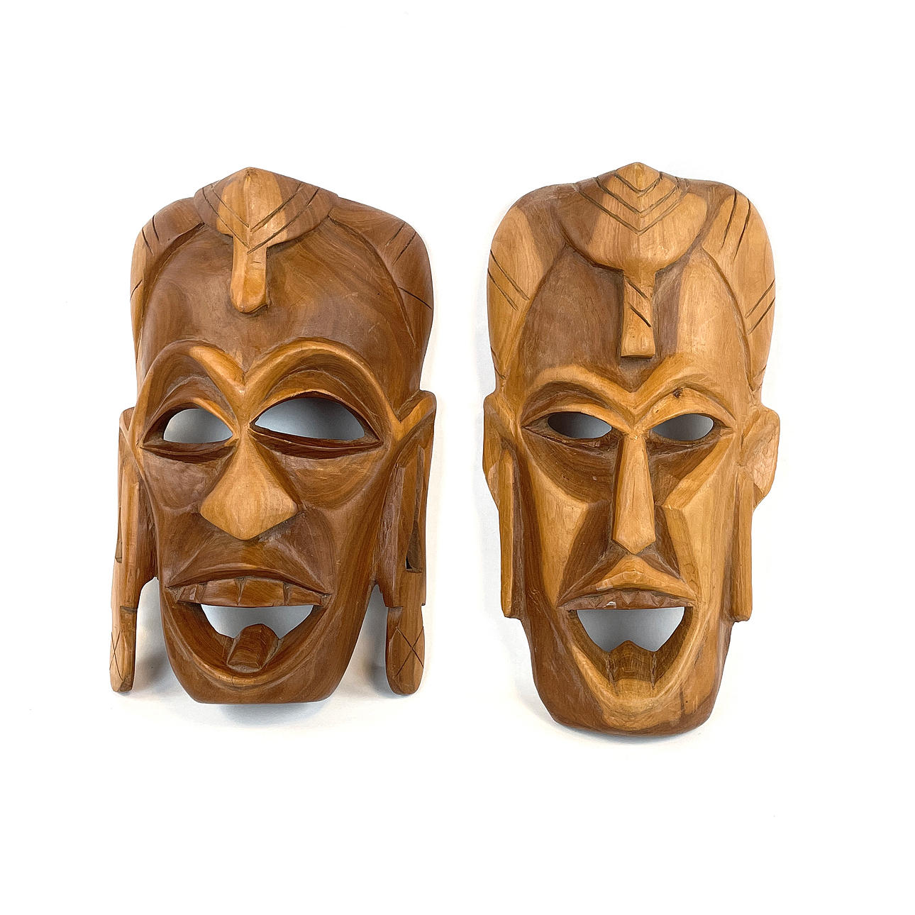 AFRIKANISCHE MASKEN aus Holz, 2 Stück.