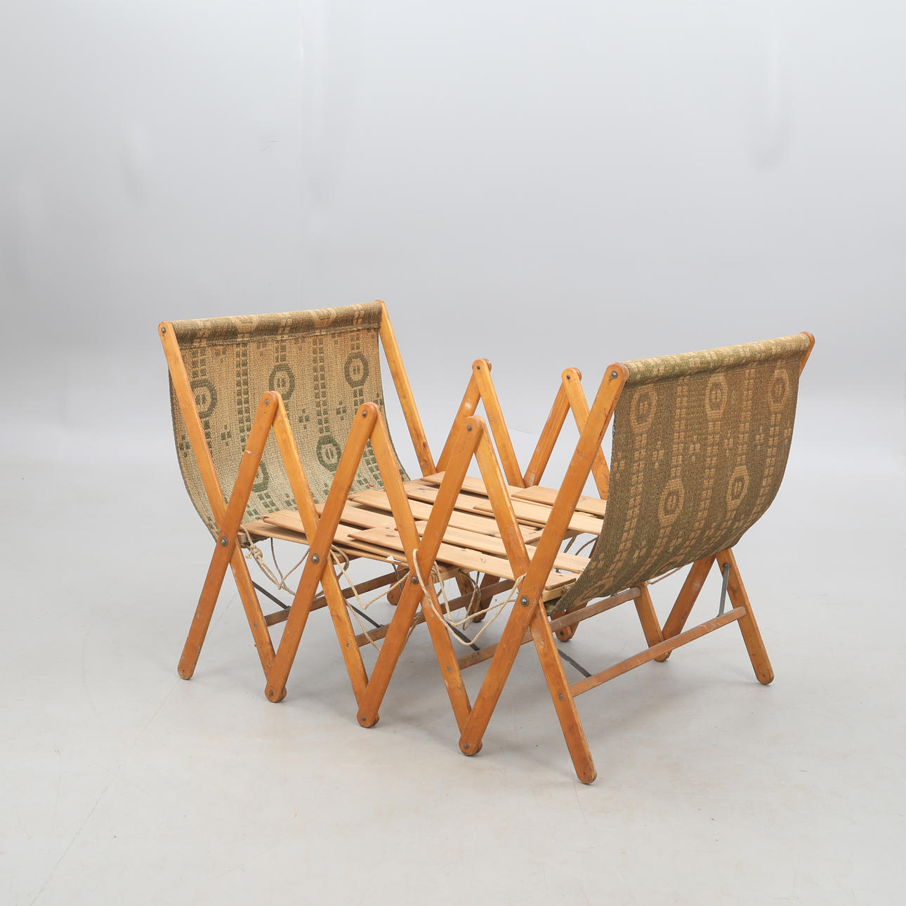 Ein Akkordeonbett, frühes 20. Jahrhundert.