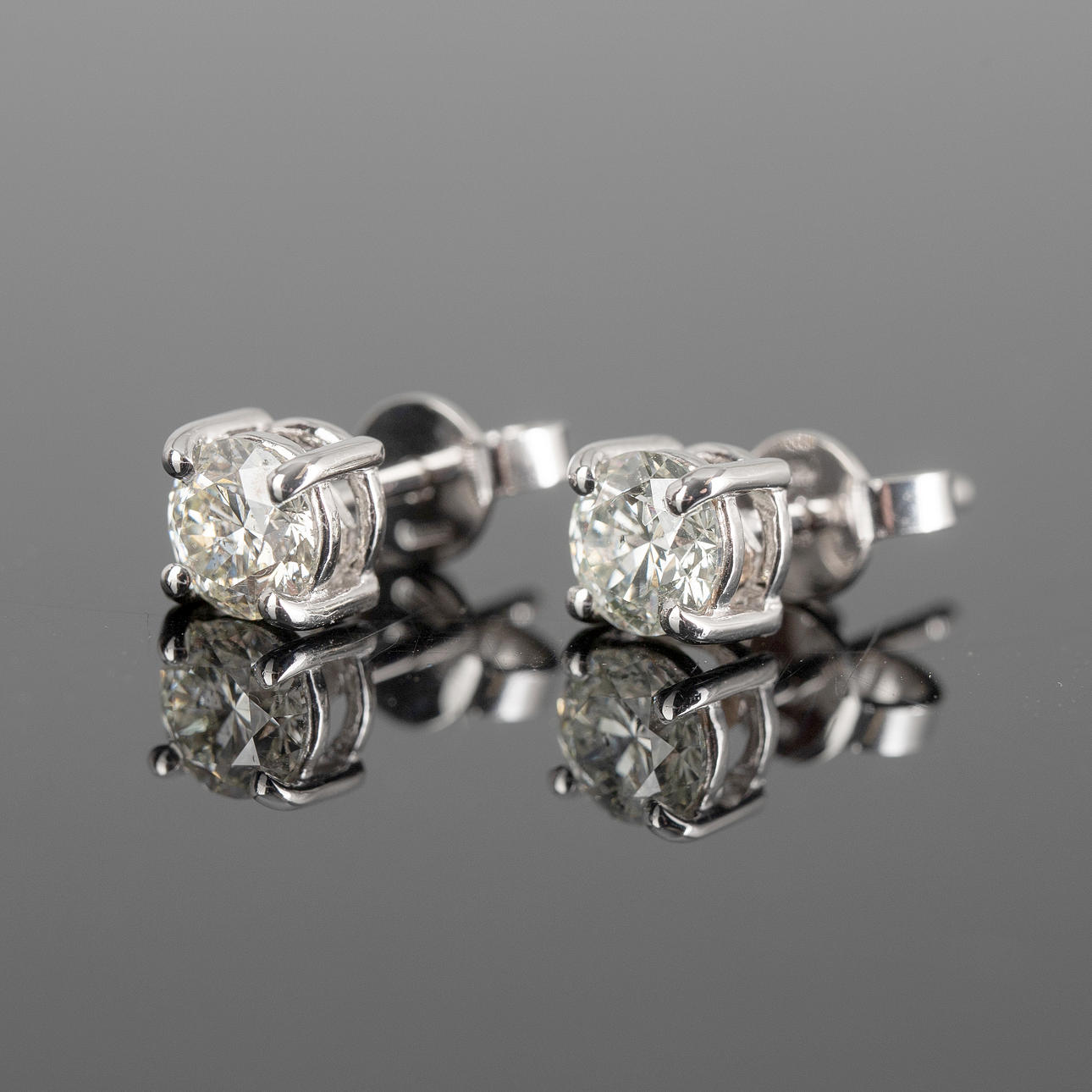 Diamond earrings ca. 1.02 ct.