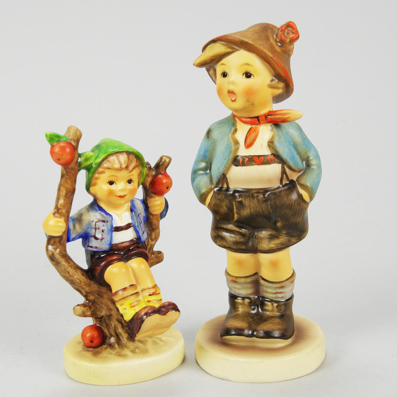 FIGURINER, 2 stycken, porslin, Hummel, Goebel.