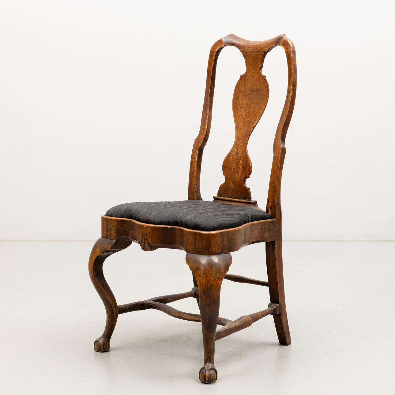 Silla rococó del siglo XVIII.